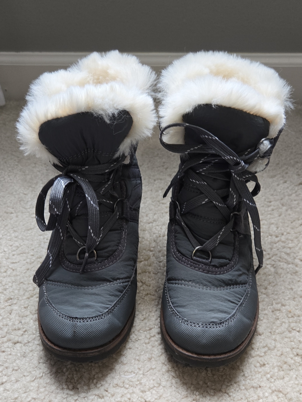 Women's Rock and Candy Black Winter Faux-Fur Lace-Up Boots. Size 7